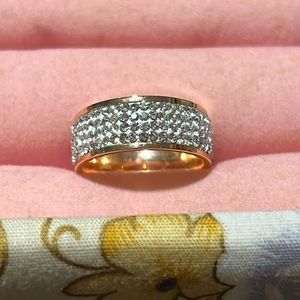 Stainless steel crystal comfort fit band